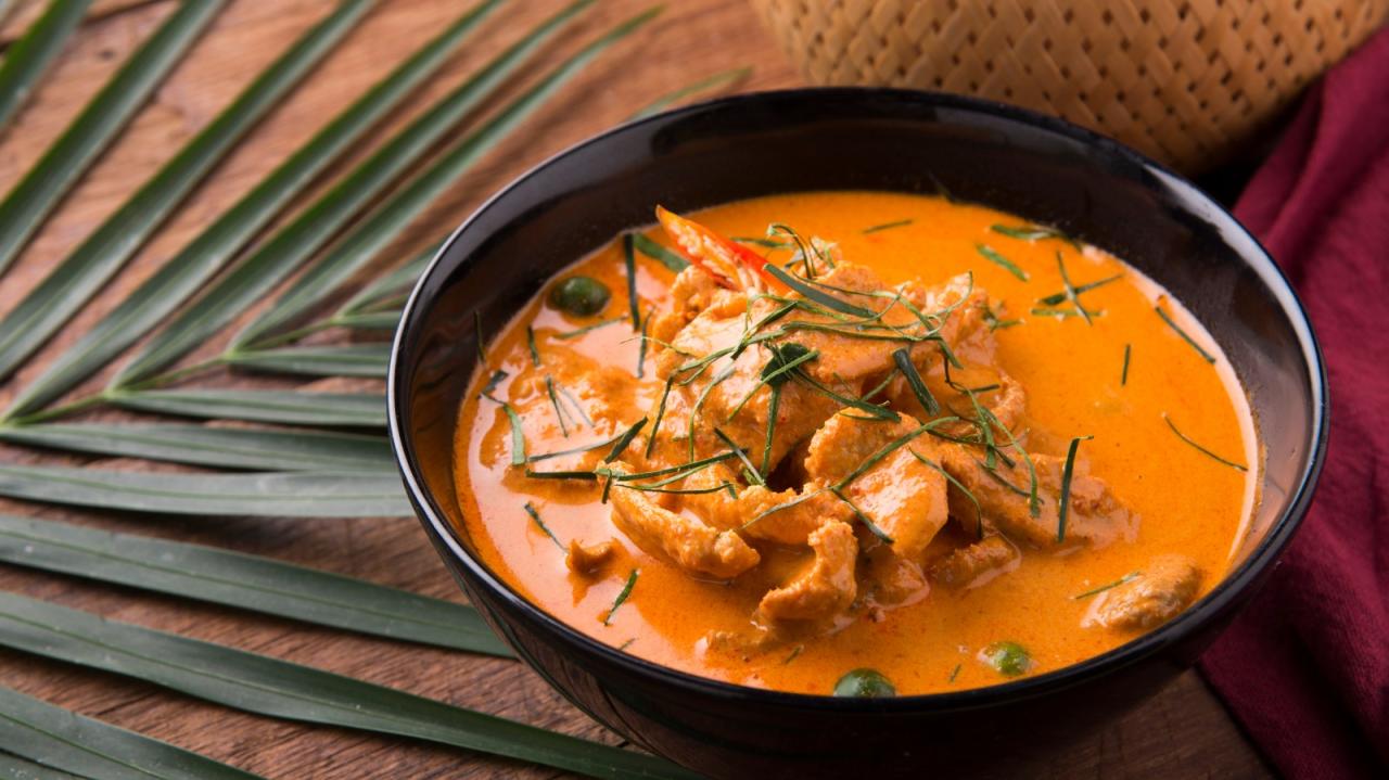Which Is Hotter: Red Or Yellow Curry? Unraveling The Spice Mystery