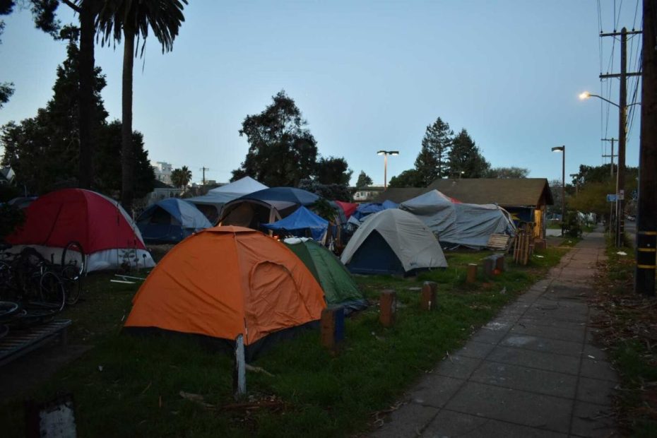 Volunteers Conduct Long-Awaited Homeless Count In Berkeley, Oakland